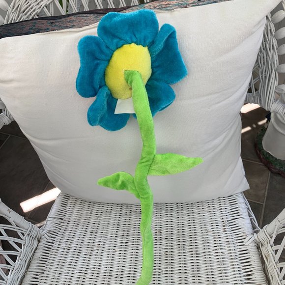 Plush Flower with Bendable Stem - Picture 5 of 6